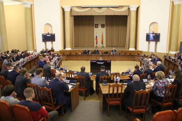 Председатель Контрольно-счетной палаты Липецкой области В.И. Бербенец принял участие в сессии Липецкого областного Совета депутатов